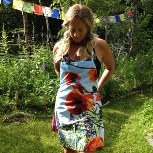 Apron~ Poppies Reach for Sky