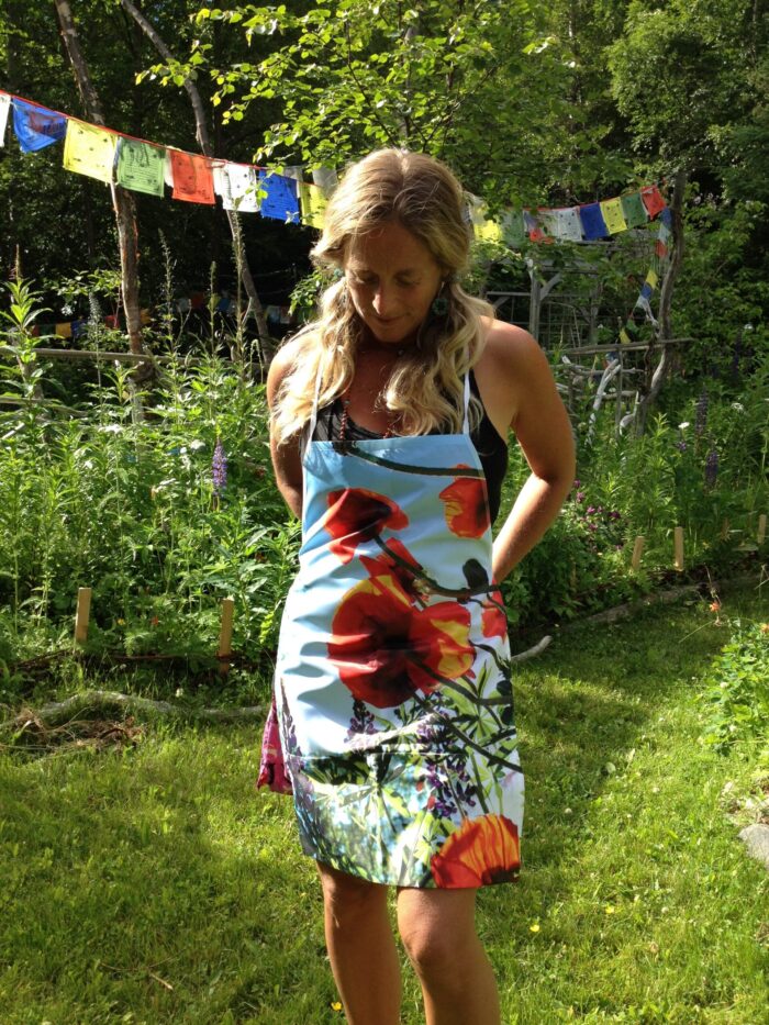 Apron~ Poppies Reach for Sky